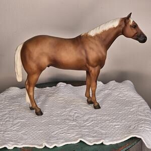 Breyer 700497 'Bold' Dark Palomino Stud Spider, 1997